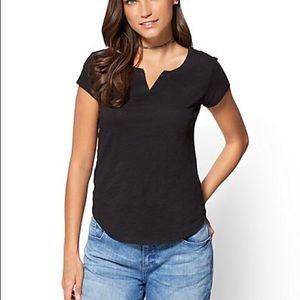 New York & Co HAMPTON SPLIT-NECK TEE